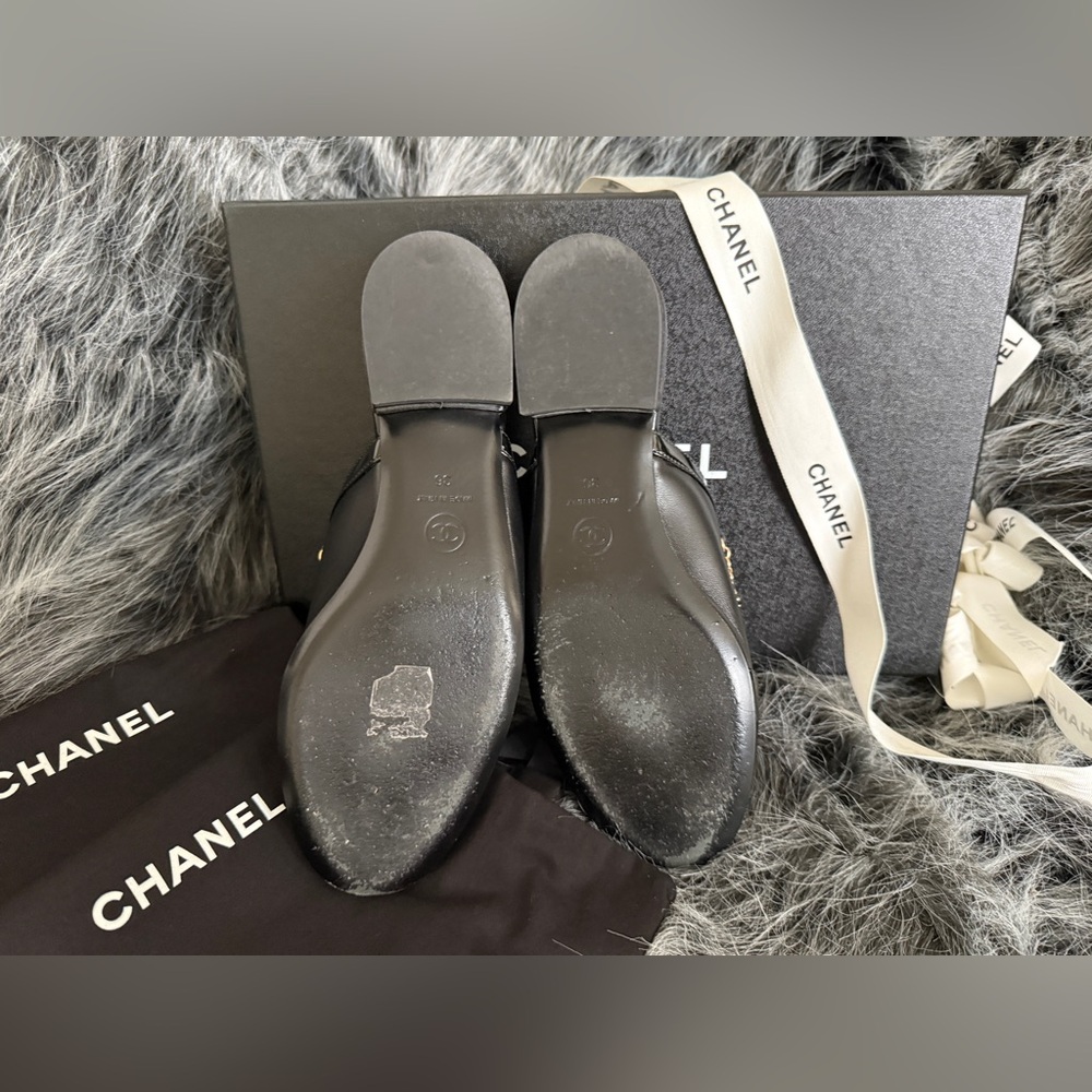 CHANEL Lambskin Patent Pearl Chain Charm CC Mules 36 Black - Picture 5 of 6